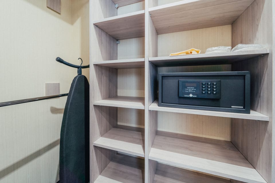 Apartment | Premium bedding, in-room safe, desk, blackout drapes