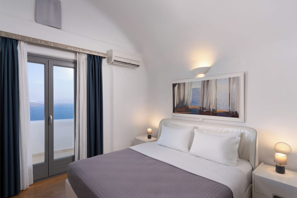 Serenity Villa with Caldera View, Heated Pool & Hot tub in Private Garden | 3 bedrooms, Egyptian cotton sheets, premium bedding, minibar
