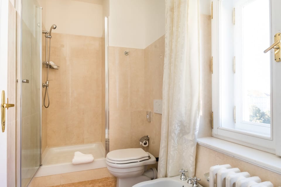 Double or Twin Room | In-room safe, desk, blackout drapes, soundproofing