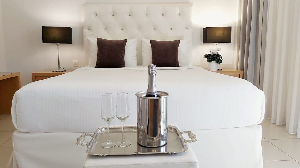 Classic Double Room | Hypo-allergenic bedding, down comforters, Tempur-Pedic beds, minibar