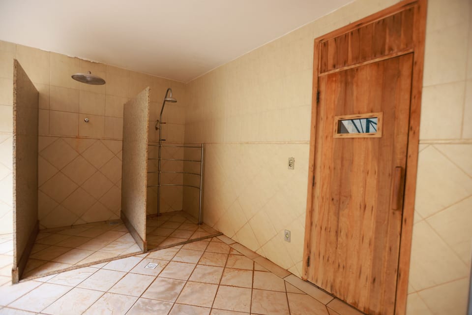 Steam room 