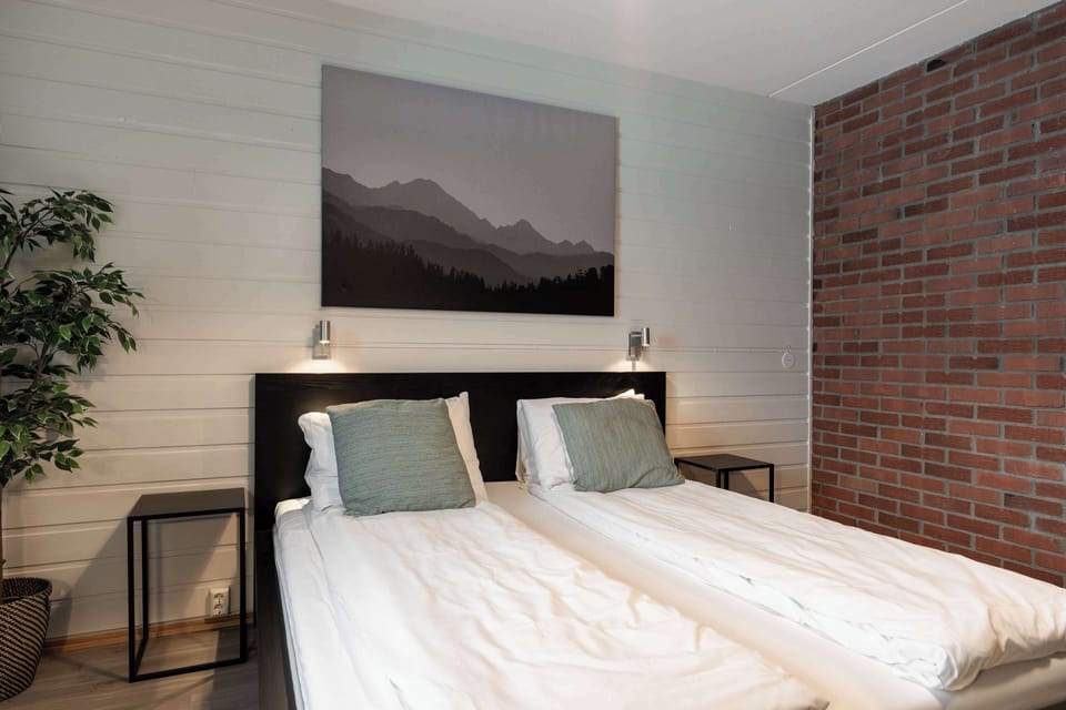Standard Room, 1 King Bed | Individually furnished, desk, free cribs/infant beds, rollaway beds