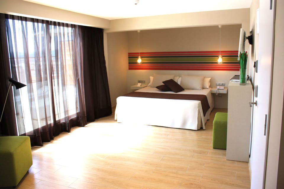 Junior Suite | Individually decorated, desk, blackout drapes, free WiFi