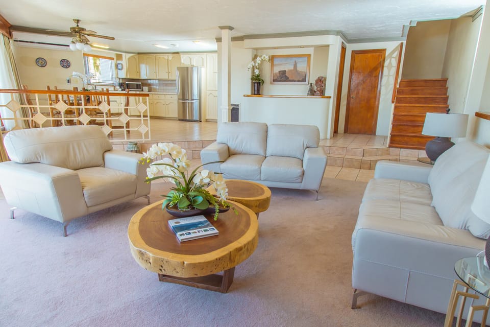 Presidential Suite (Uxmal) | Living area | 50-inch flat-screen TV with cable channels, TV