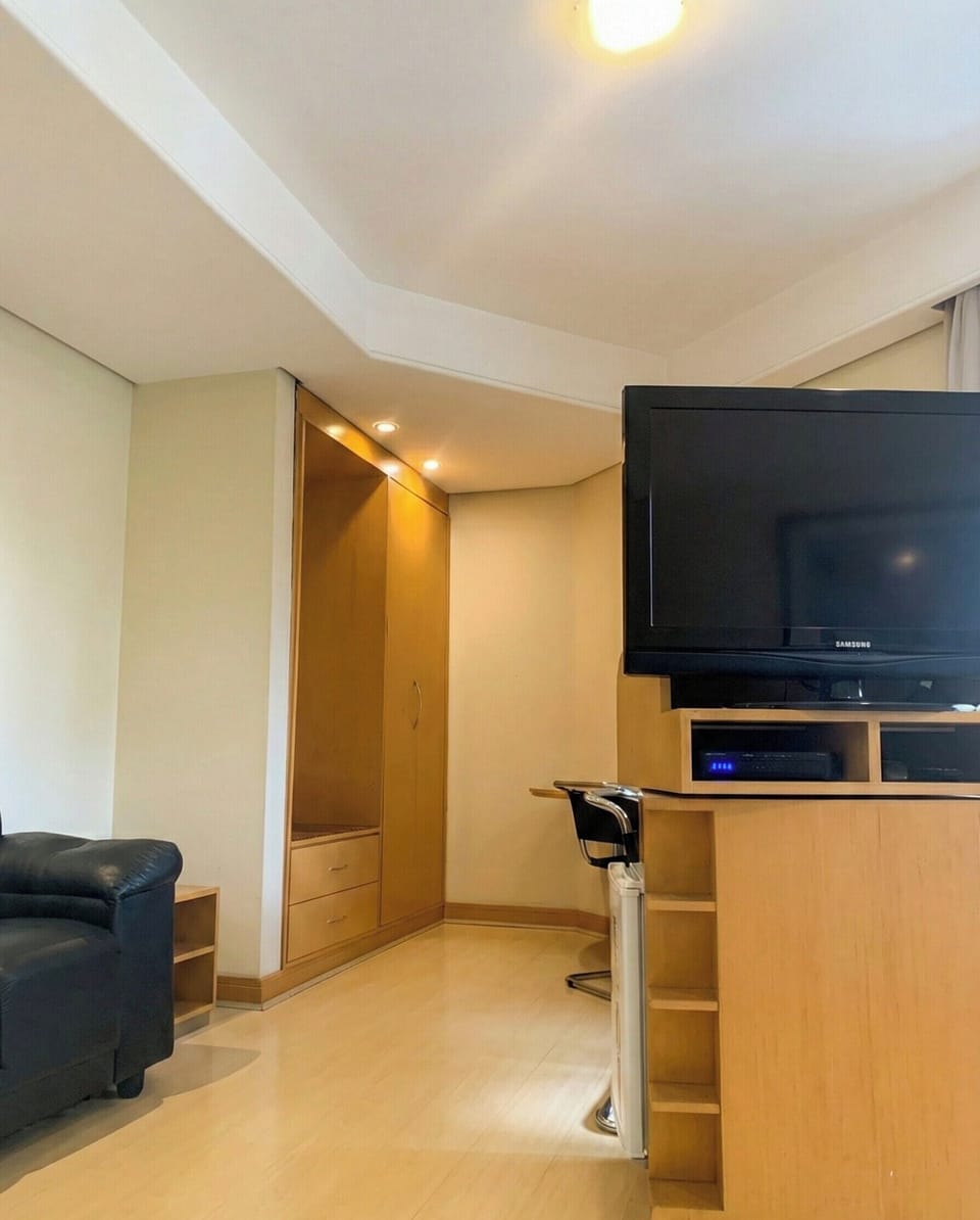 Twin Room | Minibar, in-room safe, desk, soundproofing