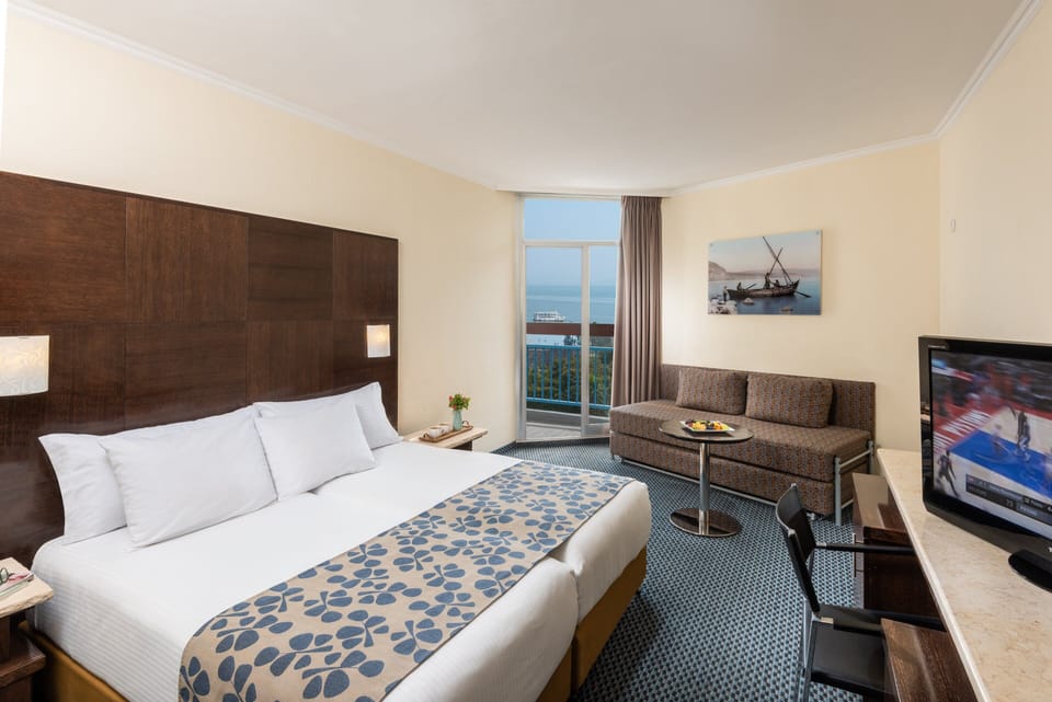 Superior Room, Sea View | Hypo-allergenic bedding, minibar, in-room safe, blackout drapes