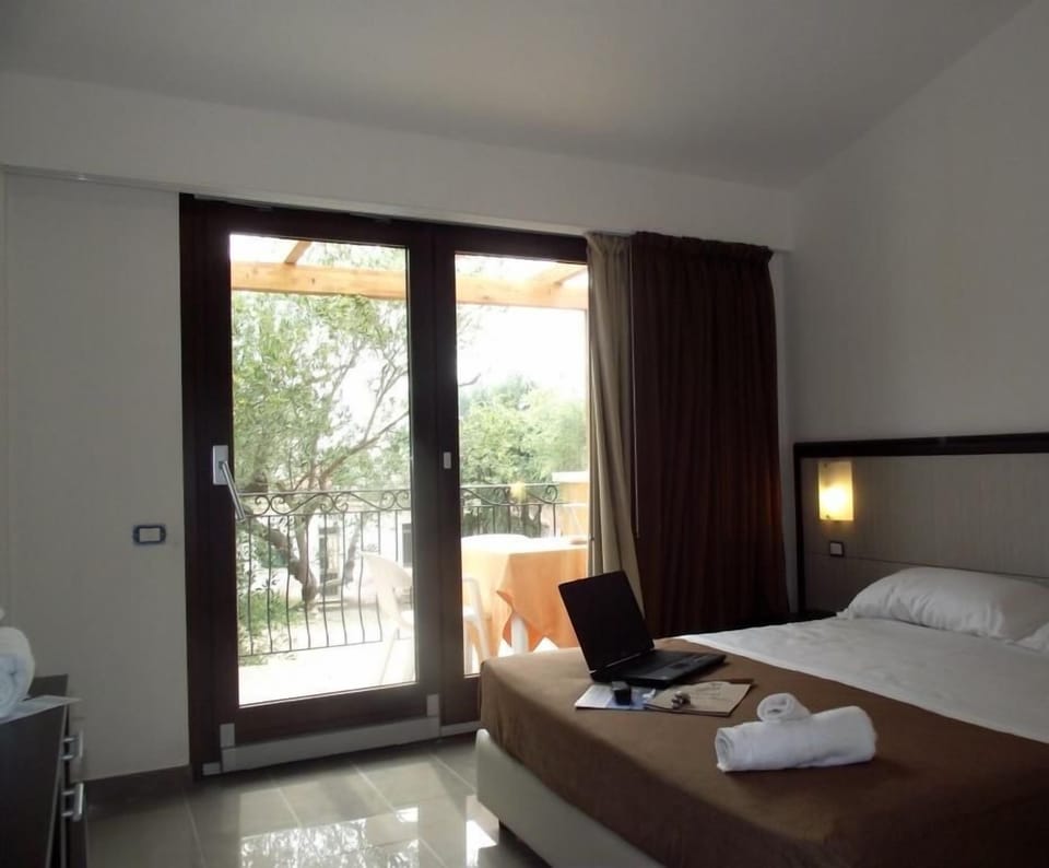 Minibar, in-room safe, desk, soundproofing