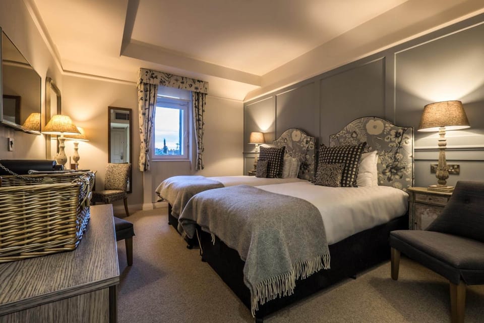 Classic Twin Room | Hypo-allergenic bedding, free minibar items, in-room safe