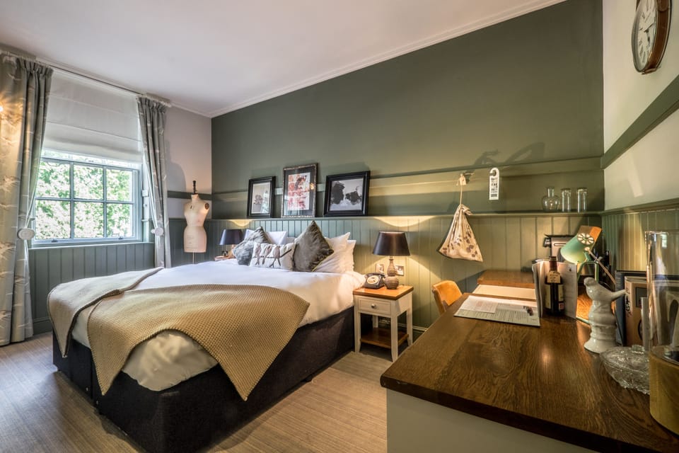 Twin Room | Free minibar items, in-room safe, desk, iron/ironing board