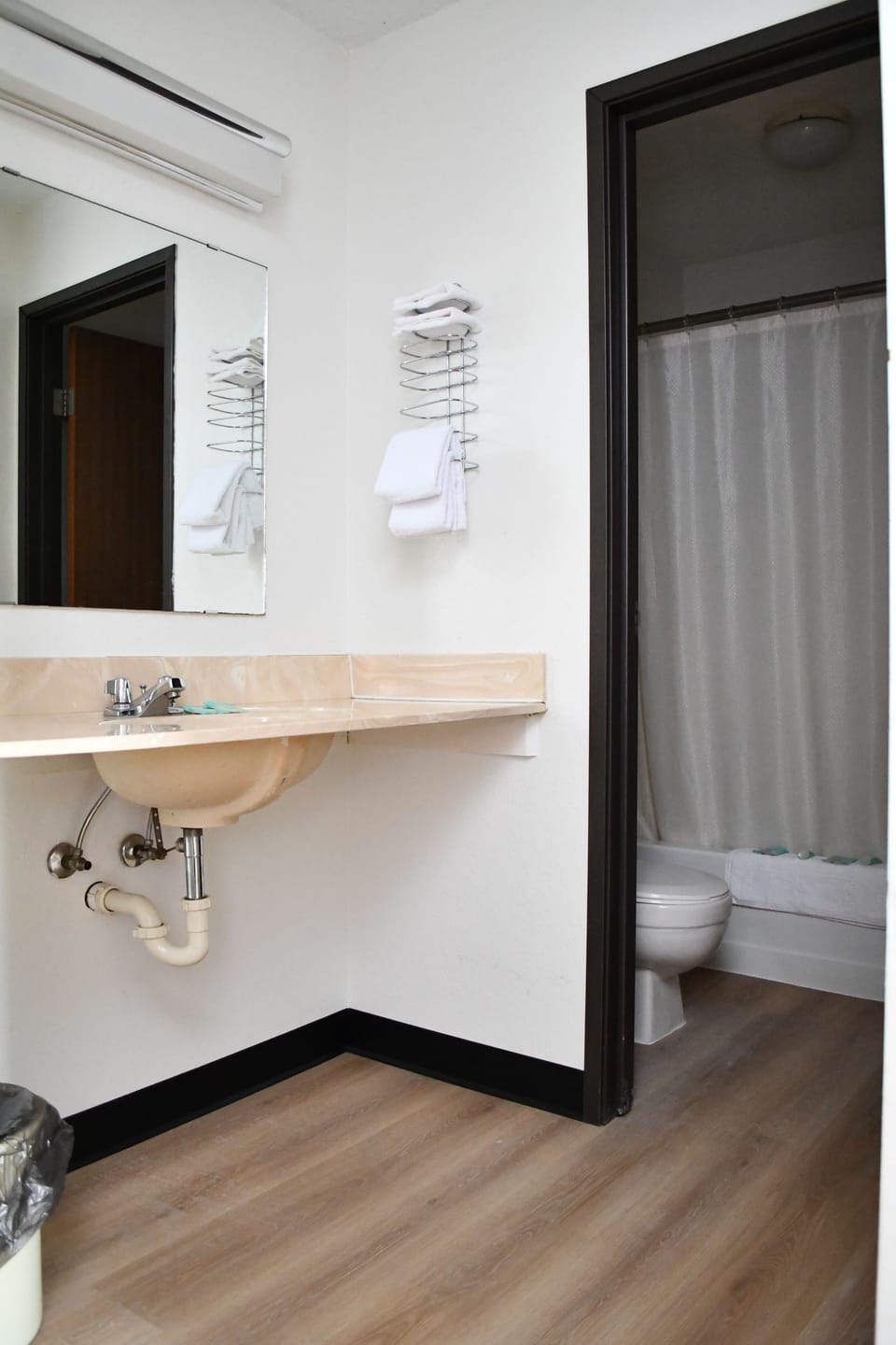 Standard Room, 2 Queen Beds | Bathroom | Combined shower/tub, jetted tub, free toiletries, hair dryer