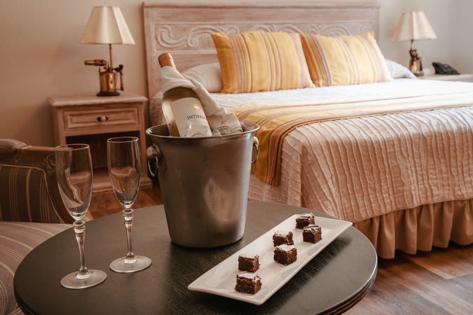 Premium bedding, in-room safe, desk, WiFi (free)