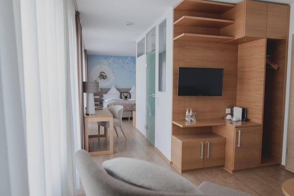 Superior Double Room | Hypo-allergenic bedding, minibar, in-room safe, desk