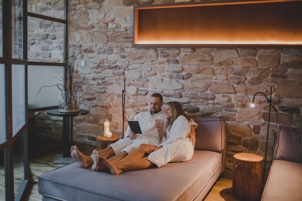 Couples treatment rooms, sauna, hot tub, steam room, body treatments