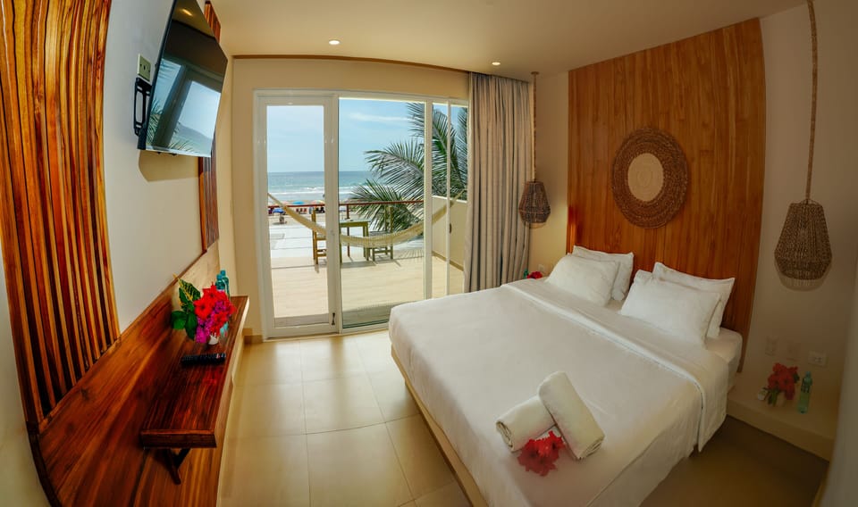 Deluxe Double Room | Hypo-allergenic bedding available, in-room safe, bed sheets
