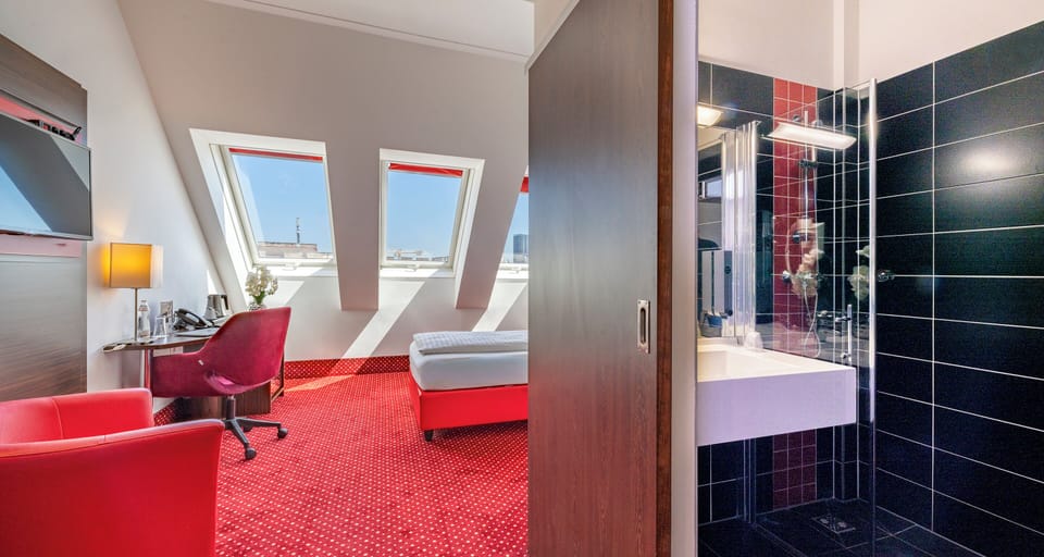 Standard Single Room, 1 Twin Bed | 1 bedroom, premium bedding, minibar, in-room safe