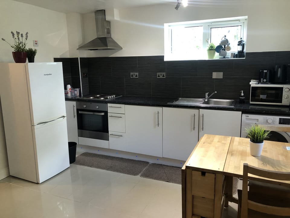 Small Two-Bedroom Apartment (Copthorne Mews, UB3 4BN) | Private kitchen