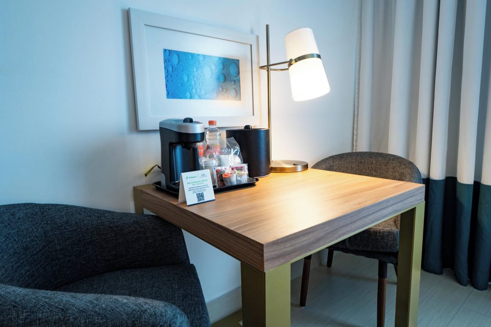 Premium bedding, down comforters, in-room safe, desk