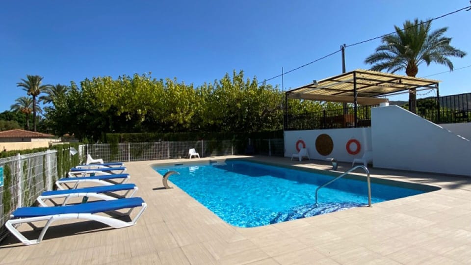 2 outdoor pools, sun loungers