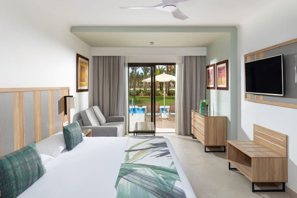 Double Room, Terrace (Swim-up) | In-room safe, WiFi (free), bed sheets