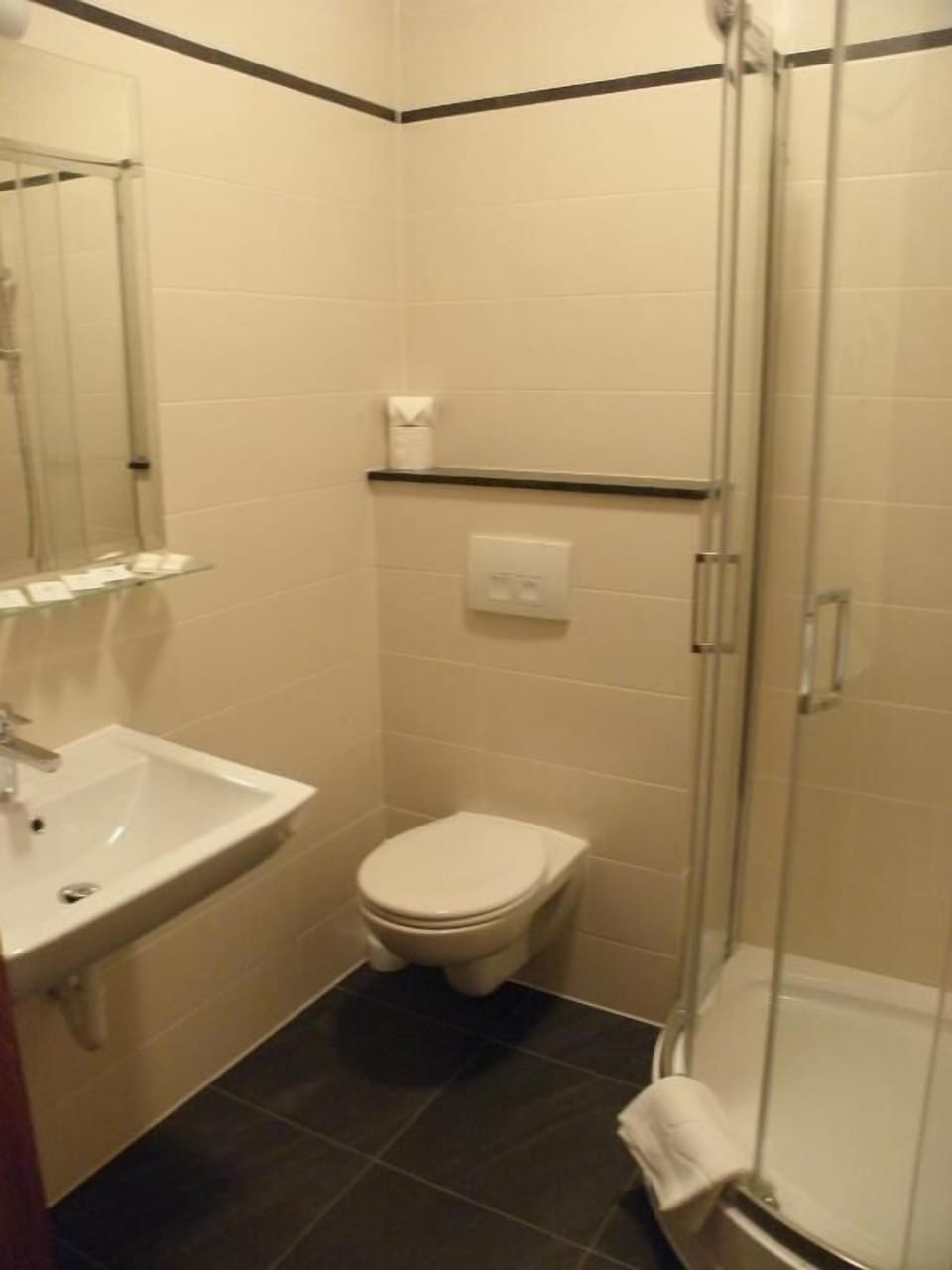 Quadruple Room, Courtyard View | Bathroom | Free toiletries, soap, shampoo, toilet paper
