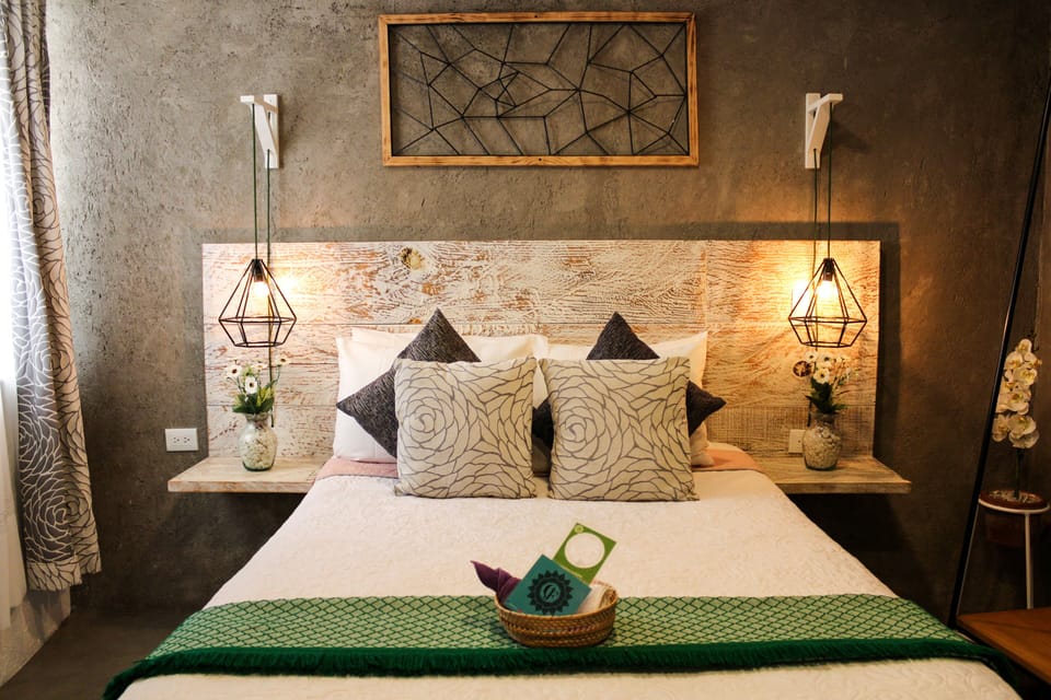 Standard Room | Premium bedding, down comforters, pillowtop beds, laptop workspace