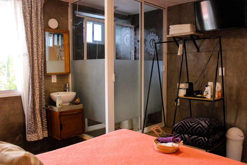 Standard Room | Bathroom | Shower, eco-friendly toiletries, hair dryer, towels