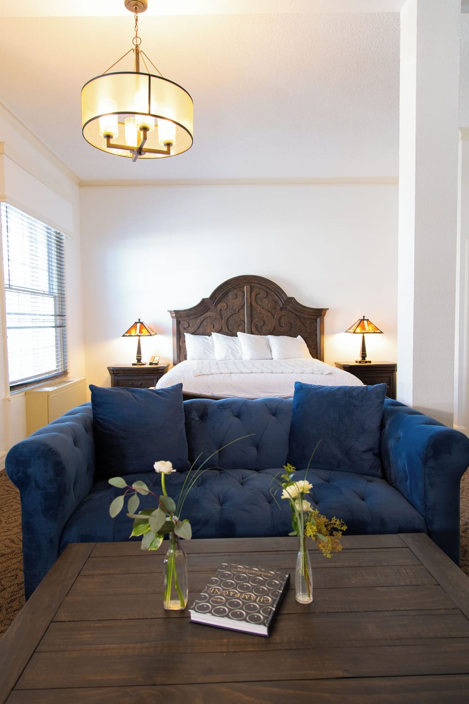 Champagne Suite | Hypo-allergenic bedding, individually decorated, individually furnished