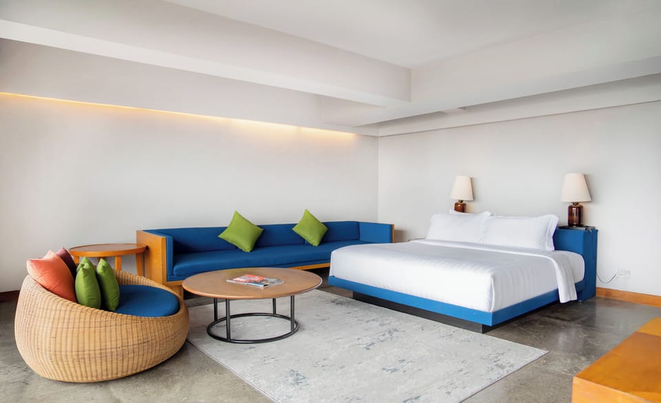 Corner Suite | Premium bedding, minibar, in-room safe, desk