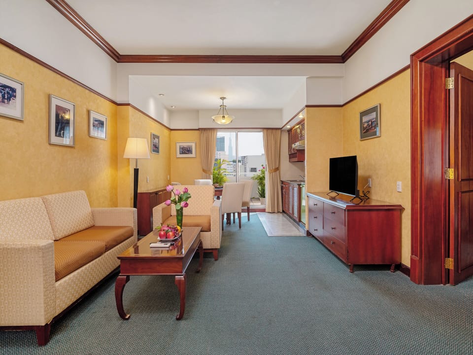 Minibar, in-room safe, desk, free WiFi