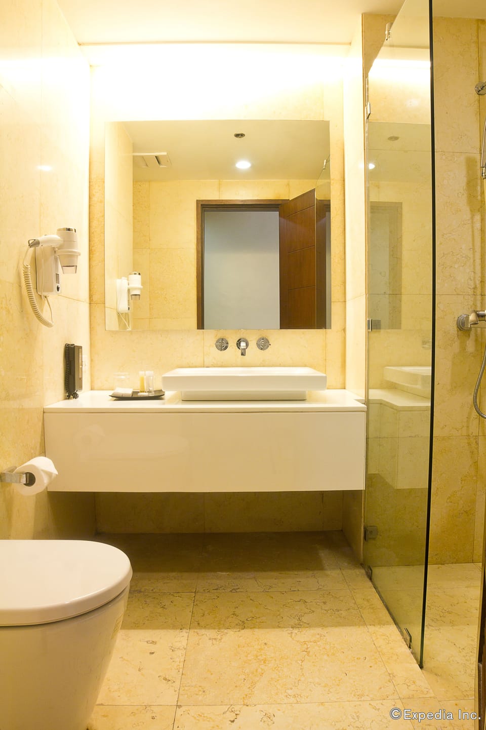 Superior Room | Bathroom | Free toiletries, slippers, towels