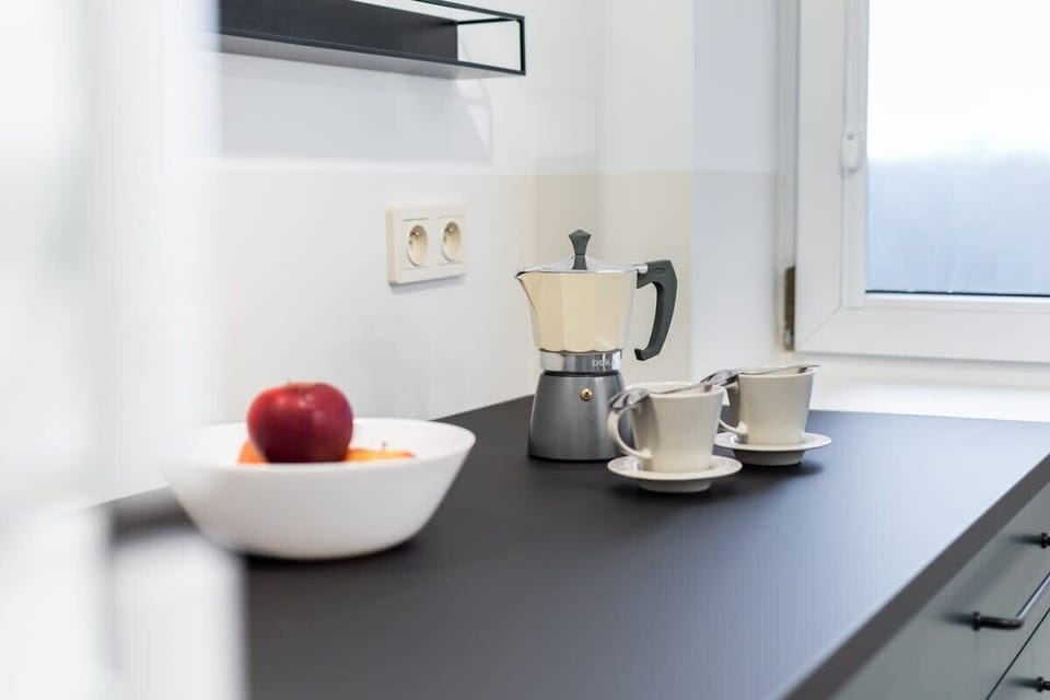 Kitchen with a set of cups.