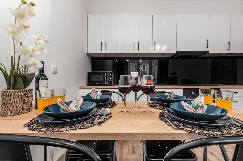 Fully equipped kitchenette with dining area.