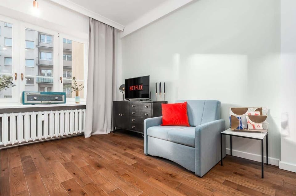 Spacious living room with full equipment. 