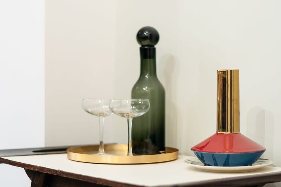 Decorative details in the apartment. 