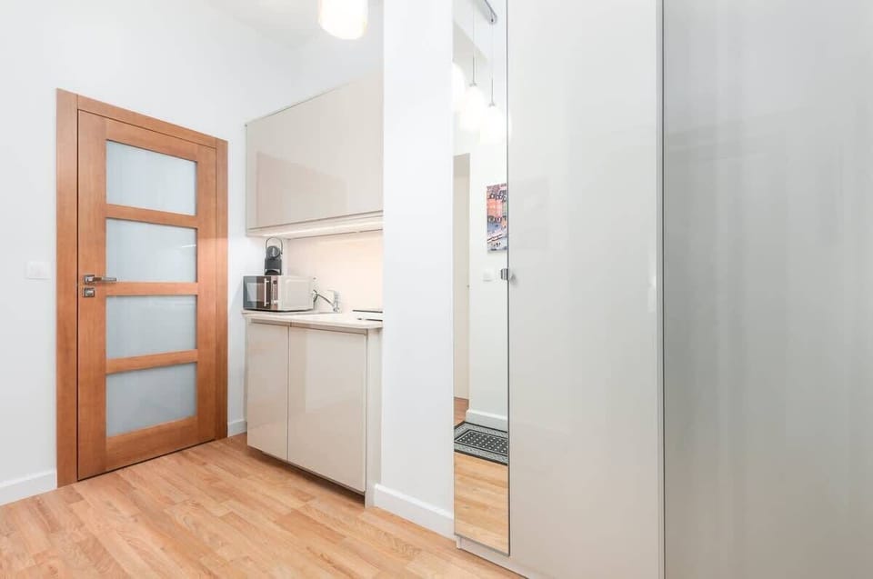 Kitchenette and hallway with mirror.