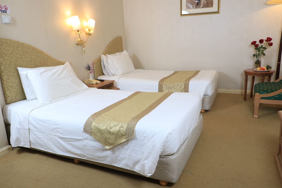 Standard Twin Room | In-room safe, desk, soundproofing, iron/ironing board