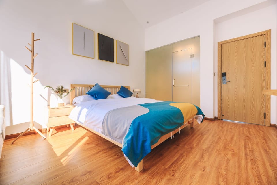 Romantic Single Room | Premium bedding, pillowtop beds, desk, blackout drapes