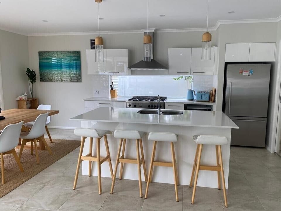 Kitchen & Breakfast Bar