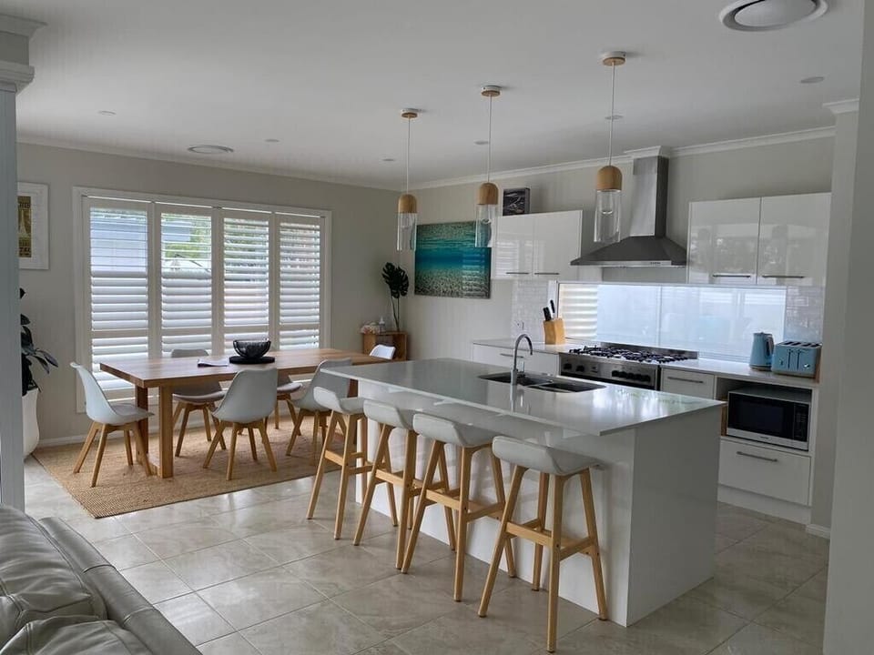 Kitchen & Dining 
