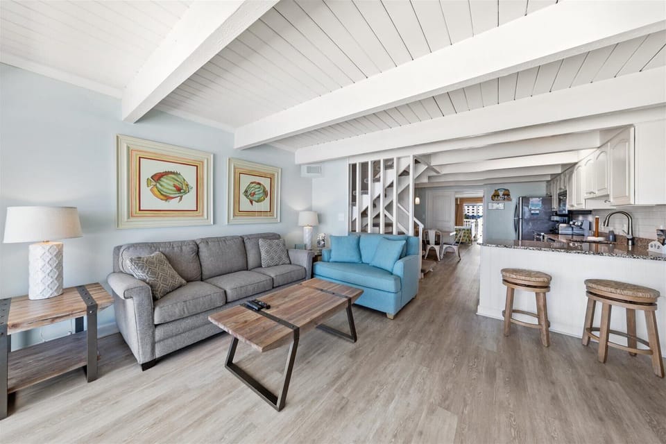02-4701 Atlantic This breathtaking Condo is tastefully decorated & well appointed.-2