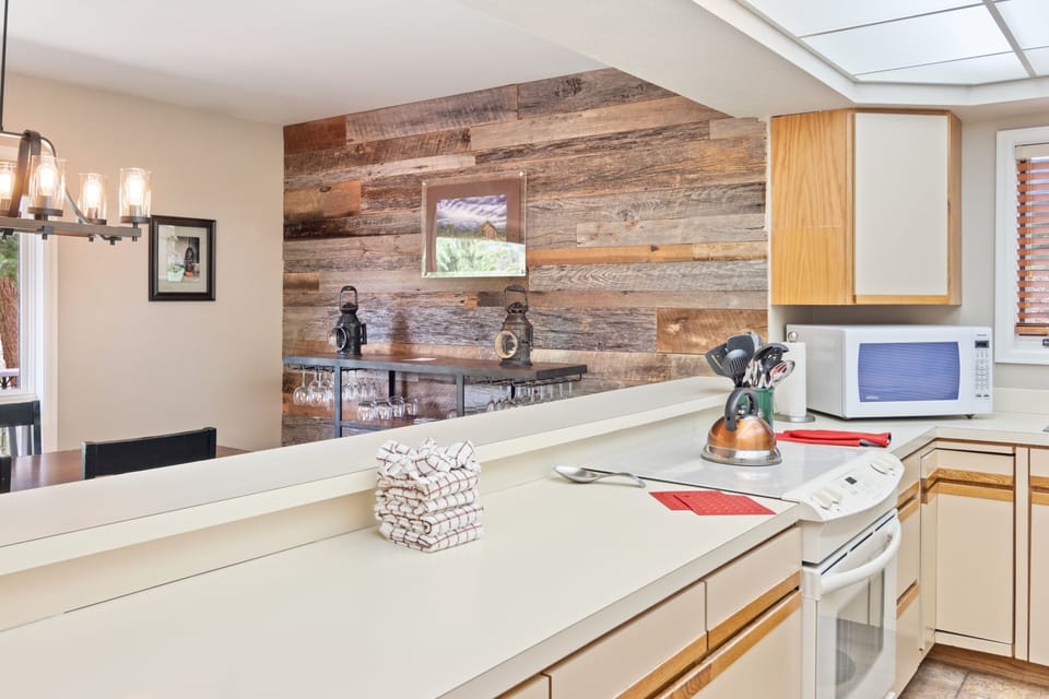 House, 3 Bedrooms | Private kitchen | Coffee/tea maker, fridge, microwave, dishwasher