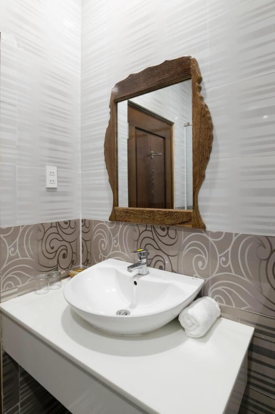 Shower, free toiletries, hair dryer, slippers