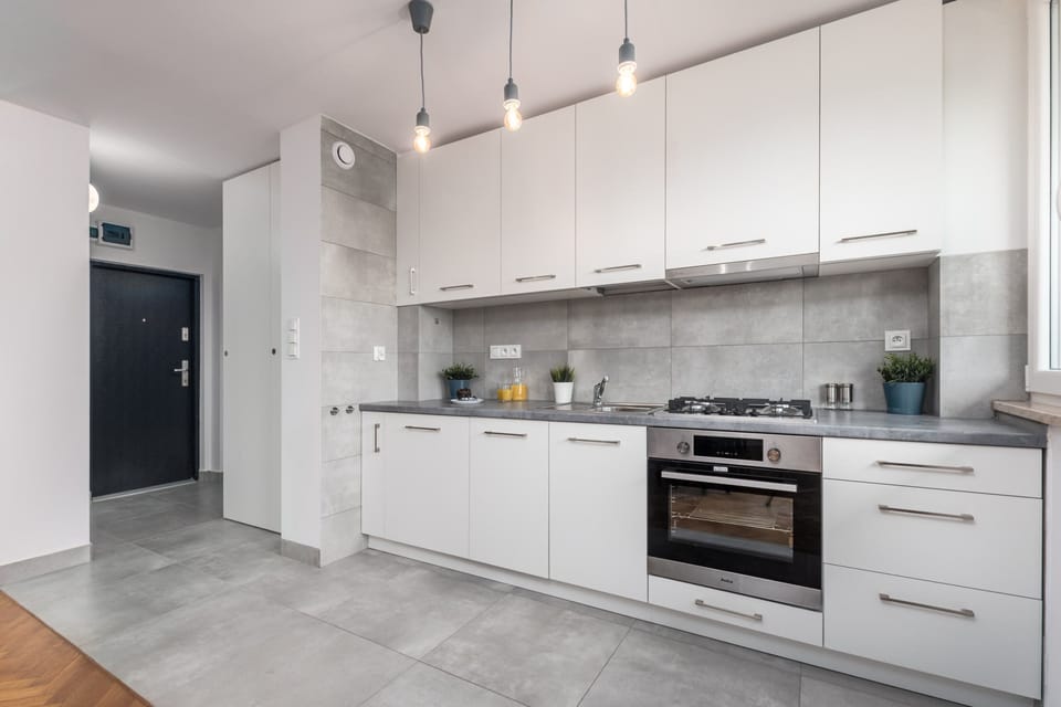 Fully equipped kitchenette with an electric  kettle, fridge freezer, gas cooktop, oven, dishwasher and toaster.