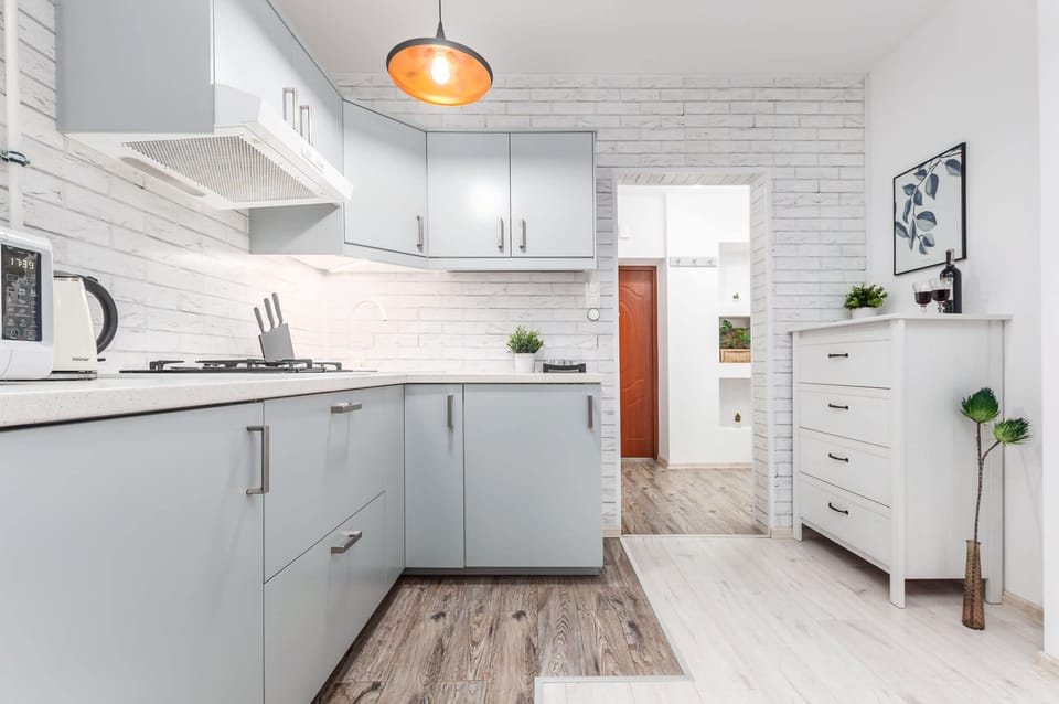 A functional and practical kitchen with bright furniture and high-quality appliances that will allow you to prepare your favourite meals.