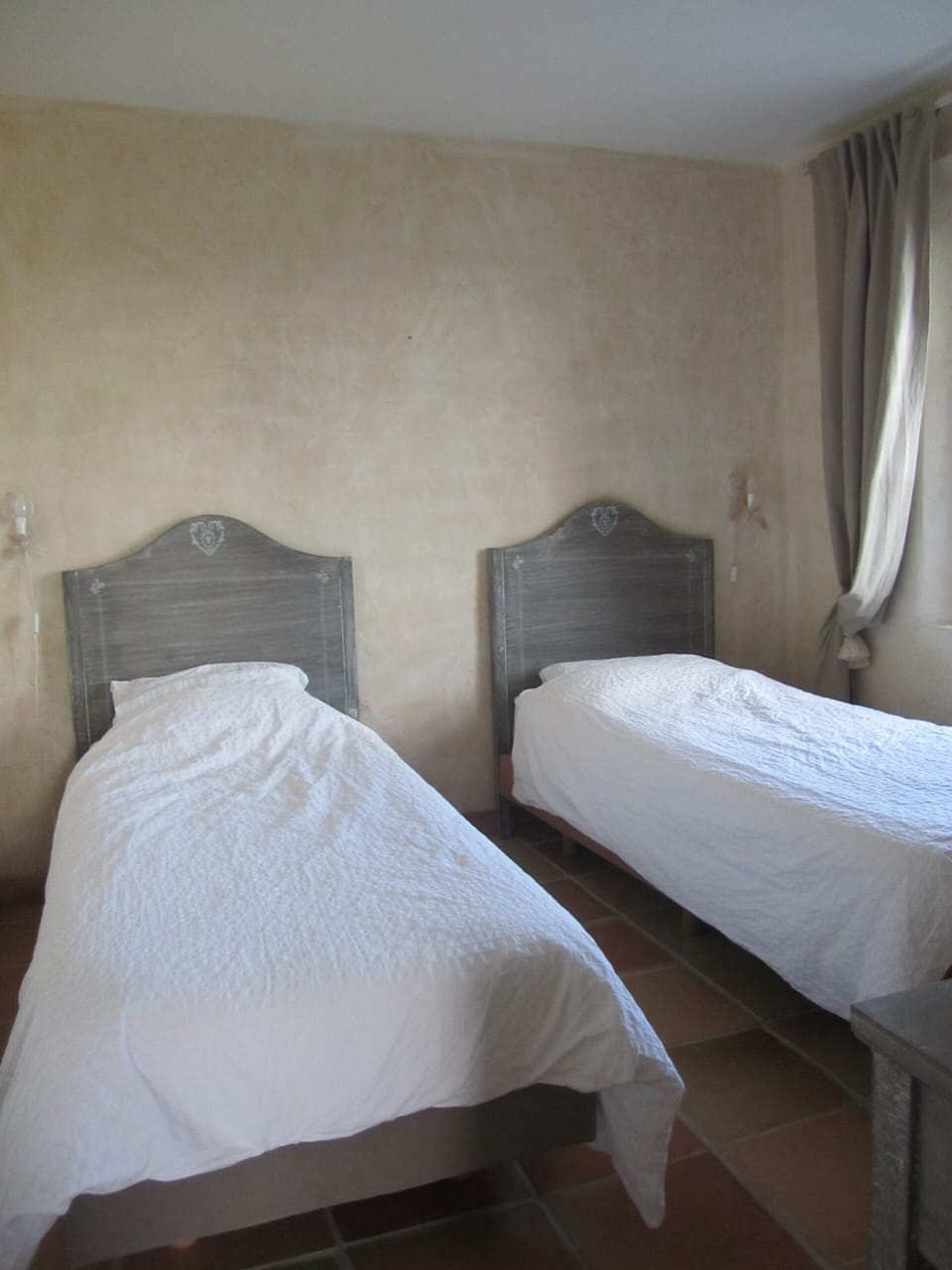 Twin Bedroom - Main House