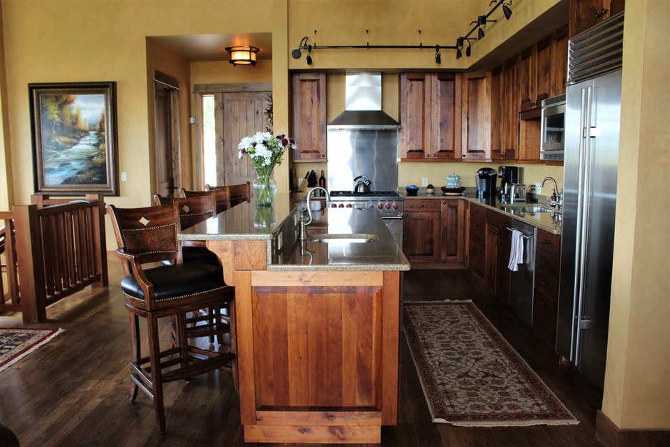 Expansive kitchen with a four-seat, eat-in bar