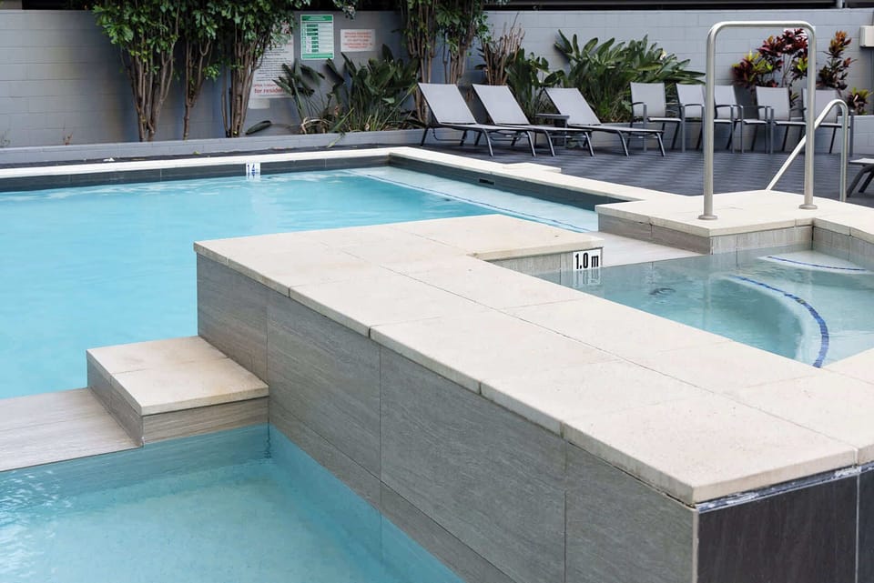 Complex pool and spa 