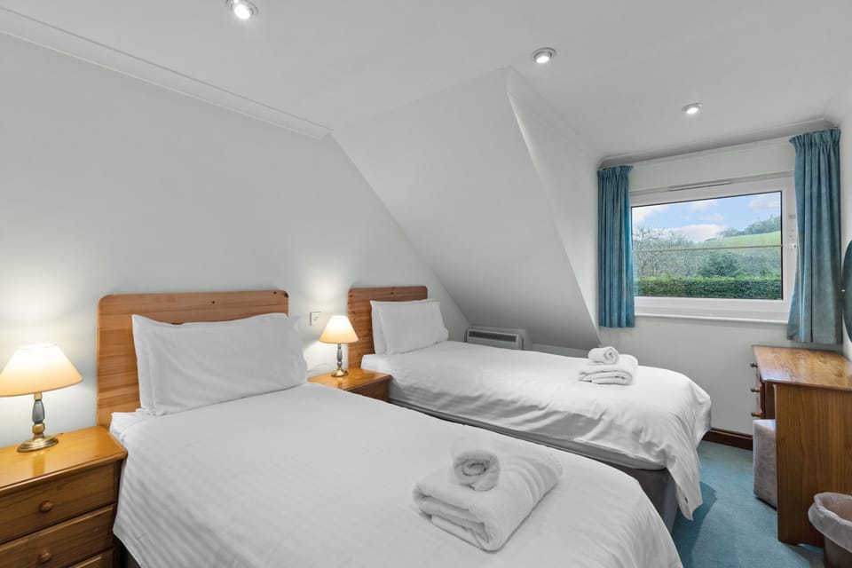 Twin bedroom