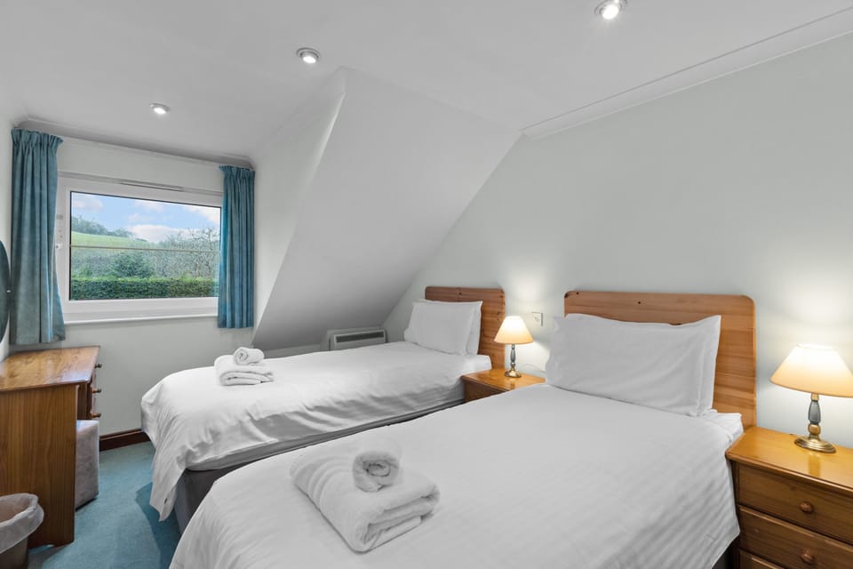 Twin bedroom