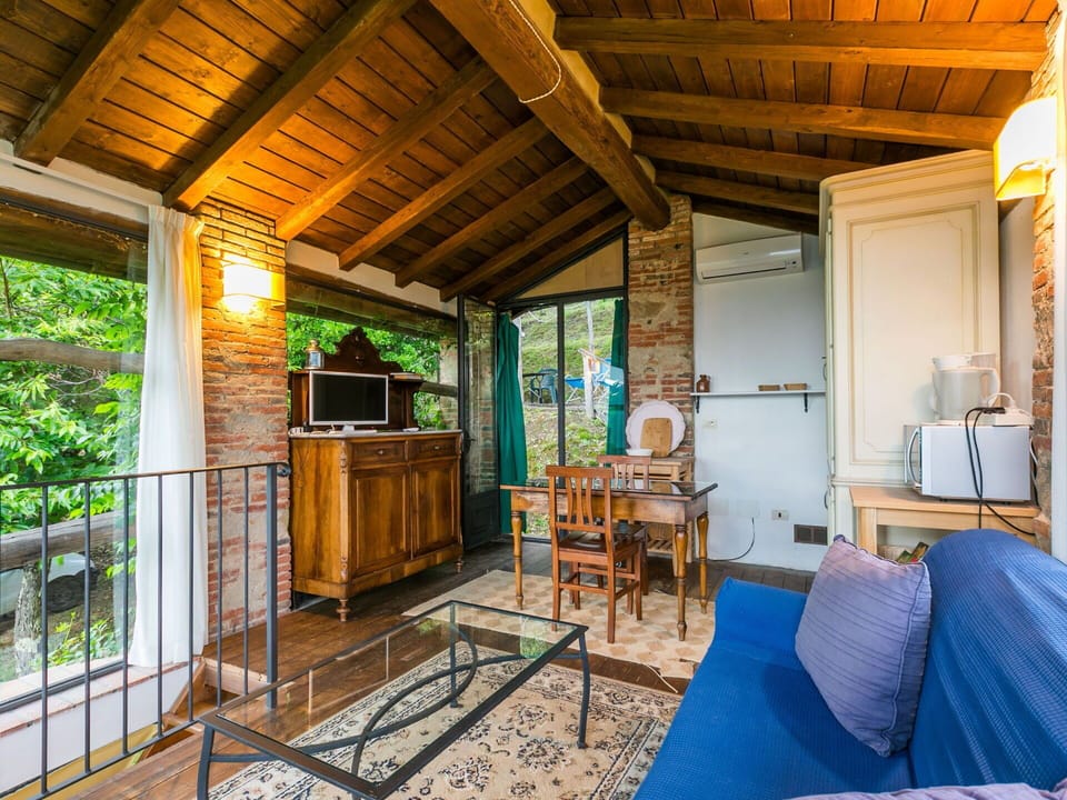 Property, Furniture, Wood, Building, Lighting, Interior Design, Tree, Beam, Chair, Floor